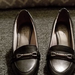 Life Stride black heels